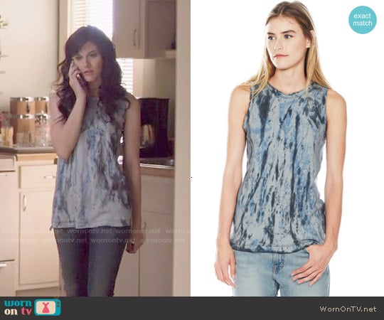 Current Elliott The Muscle Tee in Castle Dirty Desert worn by Layla Grant (Aubrey Peeples) on Nashville