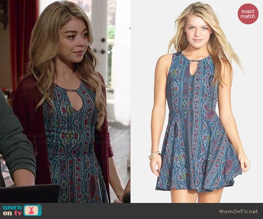 Dee Elle Print Keyhole Chiffon Skater Dress worn by Sarah Hyland on Modern Family