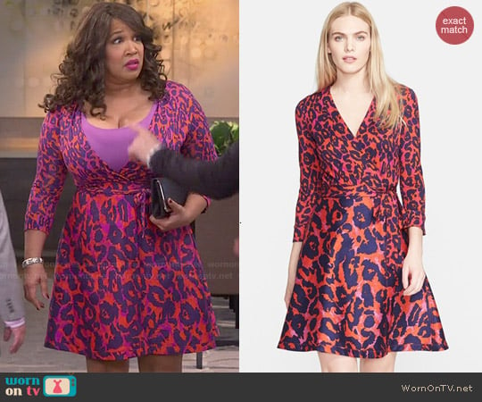 Diane von Furstenberg Amelia Dress in Vintage Leopard worn by Yolanda (Kym Whitley) on Young and Hungry