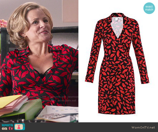 Diane von Furstenberg Jeanne Dress in Midnight Kiss worn by Julia (Amy Sedaris) on Kevin from Work