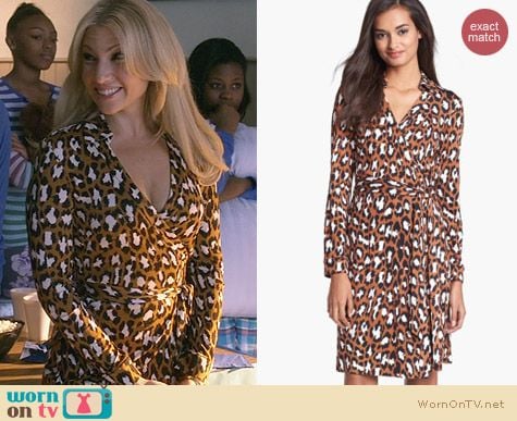 Diane von Furstenberg New Jeanne 2 Dress in Spotted Hazelnut worn by Ari Graynor on Bad Teacher