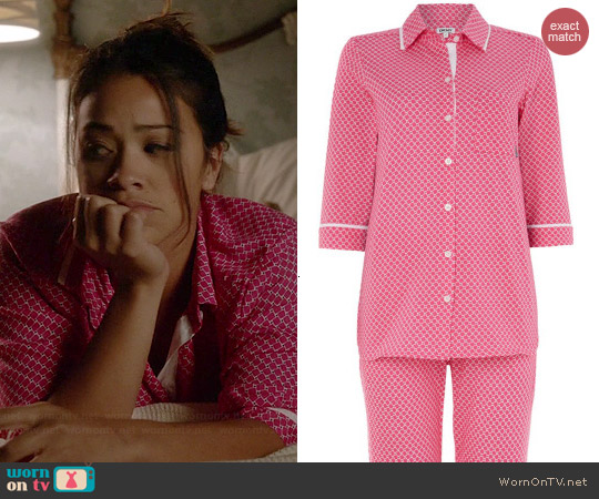 DKNY Printed Capri Pajama Set worn by Gina Rodriguez on Jane the Virgin