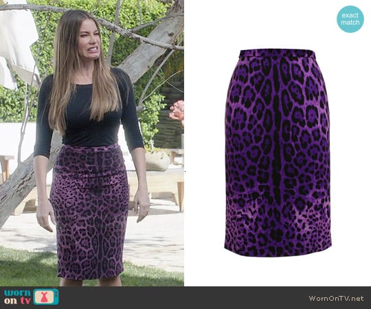 Dolce & Gabba Leopard Print Pencil Skirt worn by  Gloria Pritchett (Sofia Vergara) on Modern Family