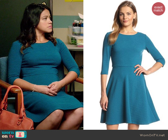 Donna Morgan Alice Textured Dress worn by Gina Rodriguez on Jane the Virgin