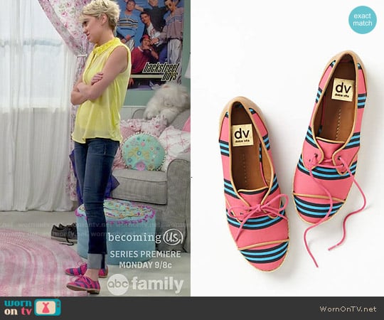 DV by Dolce Vita Pink Manx Oxfords worn by Riley Perrin (Chelsea Kane) on Baby Daddy