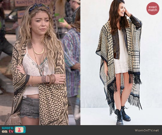 Ecote Patchwork Fringe Duster Open Poncho worn by Haley Dunphy (Sarah Hyland) on Modern Family