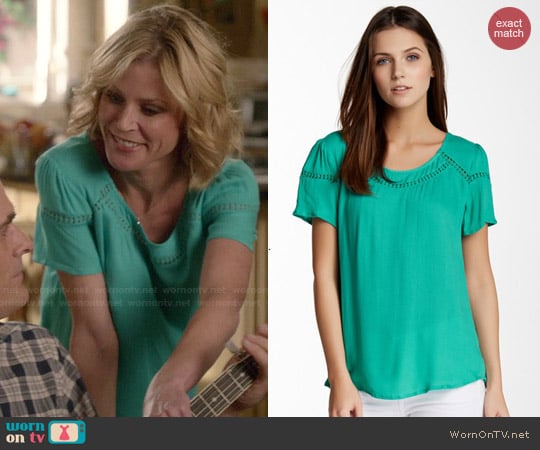 Ella Moss Circle Trim Short Sleeve Tee in Lawn worn by Claire Dunphy (Julie Bowen) on Modern Family