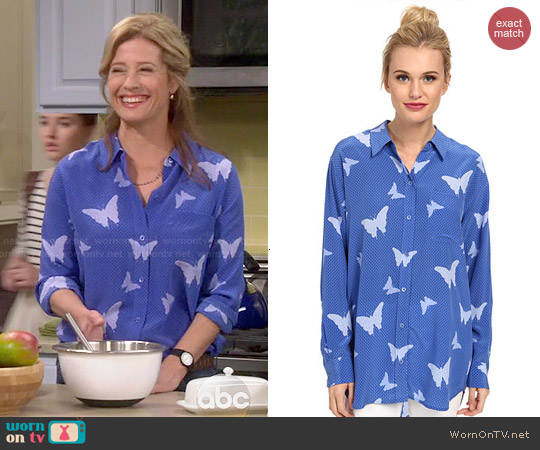 Equipment 'Daddy' Butterfly Button Up worn by Vanessa Baxter (Nancy Travis) on Last Man Standing