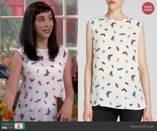 Equipment Kyle Top in Nature White worn by Molly Ephraim on Last Man Standing