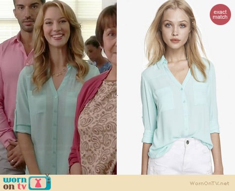 Express Convertible Sleeve Portofino Shirt in Cayman Blue worn by Yael Grobglas on Jane the Virgin