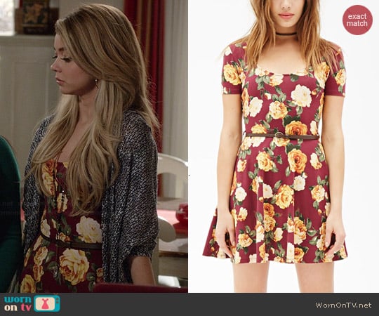 Forever 21 Floral Print Skater Dress in Wine/Mustard worn by Sarah Hyland on Modern Family