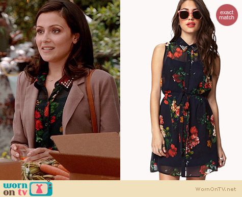 Forever 21 Sleeveless Floral Shirtdress worn by Italia Ricci on Chasing Life