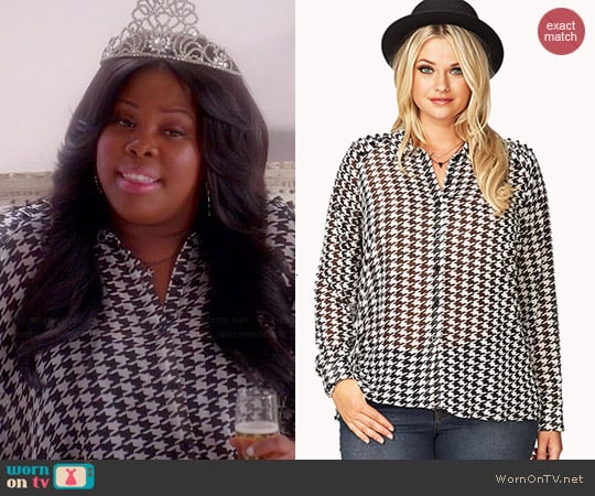 Forever 21 Tulip Back Houndstooth Shirt worn by Amber Riley on Glee