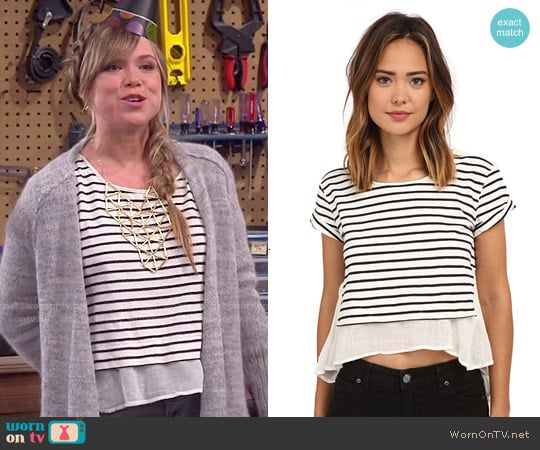 Free People French Kiss Tee worn by Kristin Baxter (Amanda Fuller) on Last Man Standing