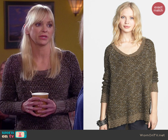 Free People Po Jeepster Sweater worn by Anna Faris on Mom