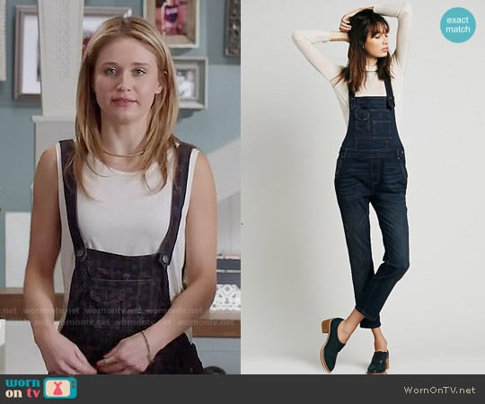 Free People Washed Denim Overalls worn by Amy (Rita Volk) on Faking It