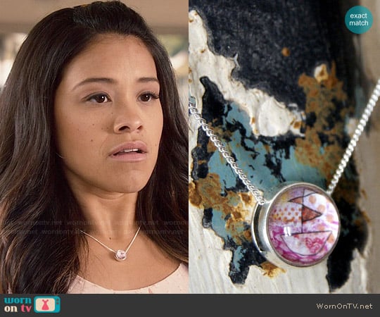 heavensearth Sailboat Necklace worn by Jane Villanueva (Gina Rodriguez) on Jane the Virgin