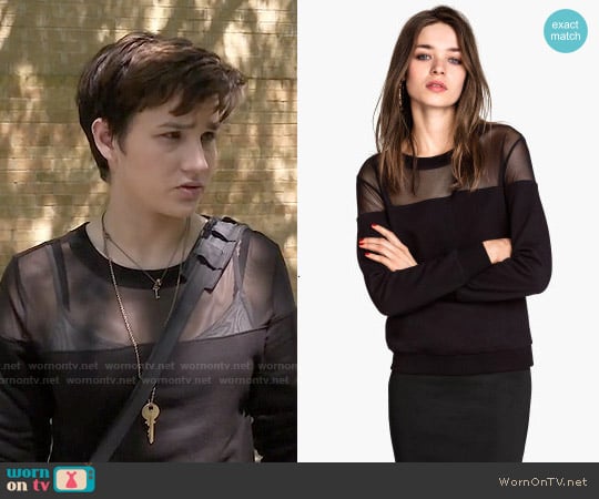 H&M Sweatshirt with Mesh Yoke worn by Audrey Jensen (Bex Taylor-Klaus) on Scream