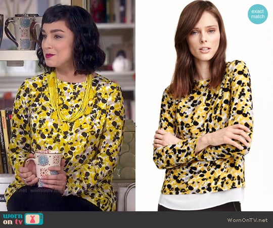 H&M Crepe Blouse in Yellow Patterned worn by Mandy Baxter ( Molly Ephraim) on Last Man Standing