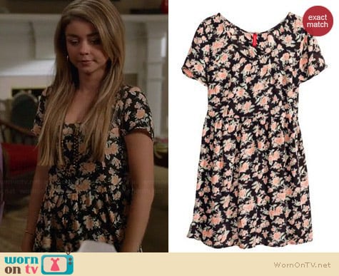 H&M Crinkled Dress in Floral worn by Sarah Hyland on Modern Family