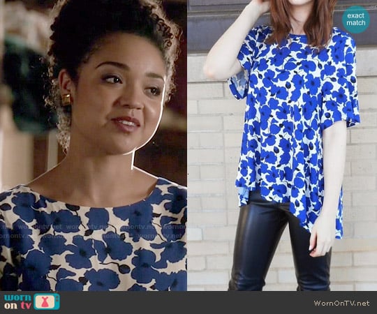 H&M Blue Floral Top worn by Beth (Aisha Dee) on Chasing Life