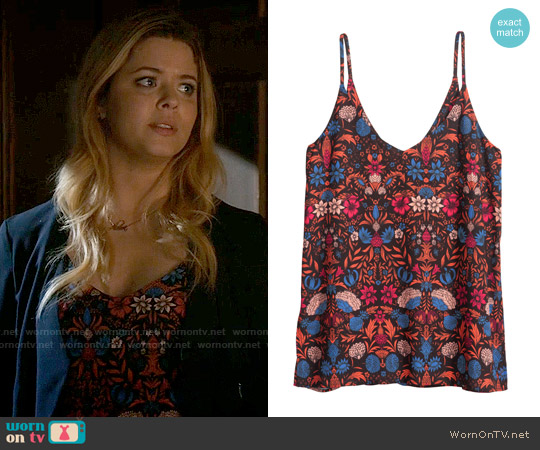 H&M V-neck Camisole in Black Floral worn by Alison DiLaurentis (Sasha Pieterse) on Pretty Little Liars