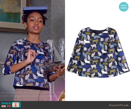 H&M Patterned Top in Dark Blue / Cats worn by Zoey Johnson (Yara Shahidi) on Black-ish