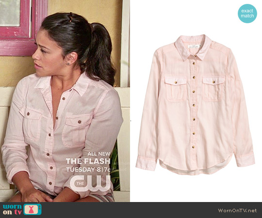 H&M Powder Pink Cotton Shirt worn by Jane Villanueva (Gina Rodriguez) on Jane the Virgin