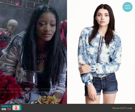 H&M Quilted Jacket in Denim Blue / Acid worn by Zayday Williams (Keke Palmer) on Scream Queens