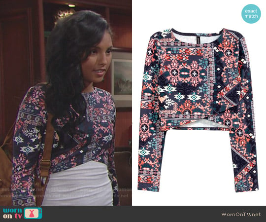 H&M Short Jersey Top in Dark Blue / Patterned worn by Sasha Avant (Felisha Cooper) on The Bold and the Beautiful