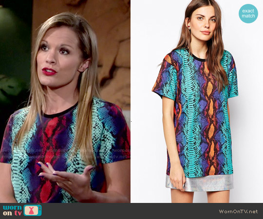 House of Holland Snake Print Oversized T-shirt worn by Chelsea Lawson (Melissa Claire Egan) on The Young and the Restless