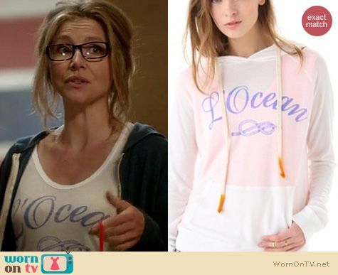 How To Live Fashion: Sundry L'Ocean tee worn by Sarah Chalke