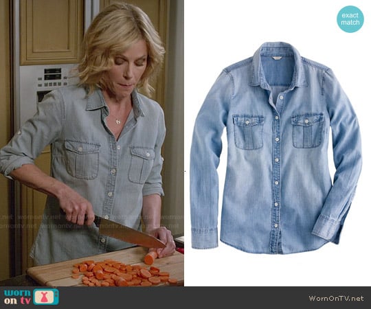 J. Crew Keeper Chambray Shirt worn by Claire Dunphy (Julie Bowen) on Modern Family