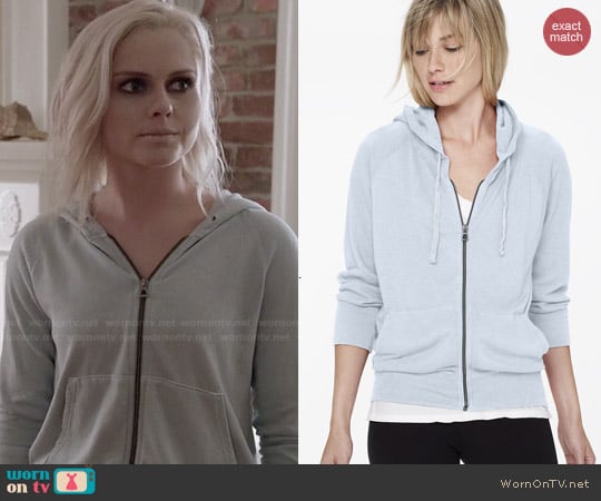 James Perse Vintage Fleece Long Sleeve Hoodie in Open Sky Pigment worn by Liv Moore (Rose McIver) on iZombie