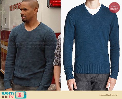 John Varvartos V-neck Sweater in Peacock worn by Damon Wayans Jr on New Girl