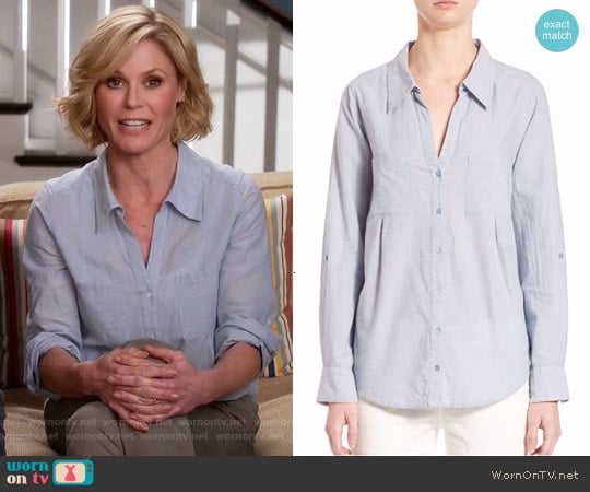 Joie Cartel Shirt in Chambray worn by Claire Dunphy (Julie Bowen) on Modern Family