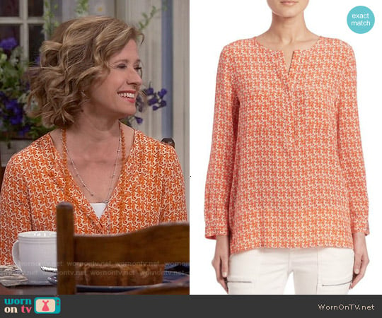 Joie Seahorse Print Silk Tunic Top worn by Vanessa Baxter (Nancy Travis) on Last Man Standing