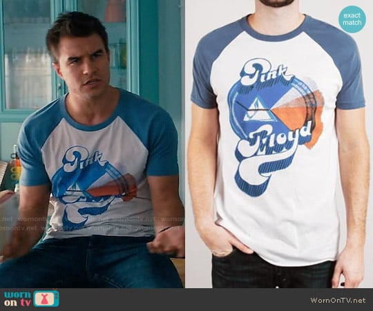 Junk Food Clothing Pink Floyd T-shirit with Raglan Sleeves worn by Mark (Rob Mayes) on Mistresses