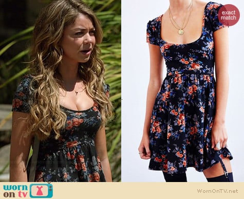 Kimchi Blue Autumn Cap Sleeve Skater Dress worn by Sarah Hyland on Modern Family