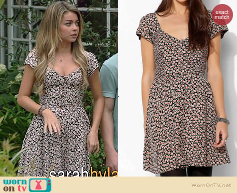 Kimchi Blue Betty Smocked Fit Dress worn by Sarah Hyland on Modern Family