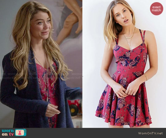 Kimchi Blue 'Scarlett' Fit & Flare Dress in Red Multi worn by Haley Dunphy (Sarah Hyland) on Modern Family