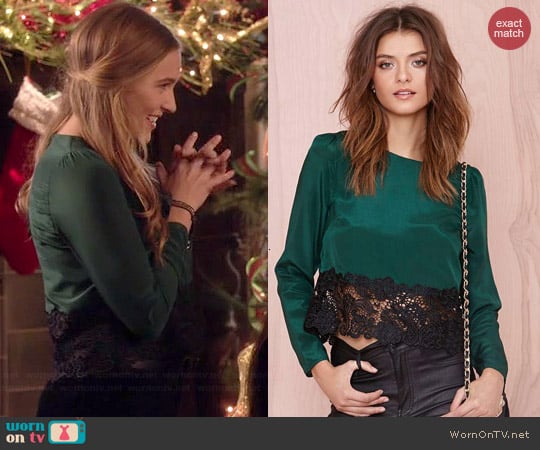 Line & Dot Betty Blouse worn by Lennon Stella on Nashville