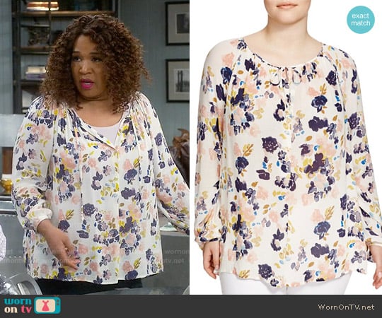 Lucky Brand Floral Print Keyhole Blouse worn by Yolanda (Kym Whitley) on Young and Hungry