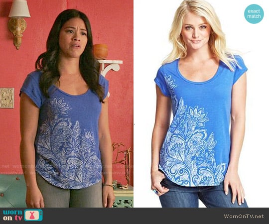 Lucky Brand Dazzling Blue Floral Tee worn by Jane Villanueva (Gina Rodriguez) on Jane the Virgin