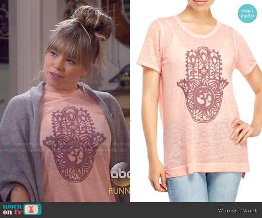 Lucky Brand Painted Hamsa Tee worn by Kristin Baxter (Amanda Fuller) on Last Man Standing