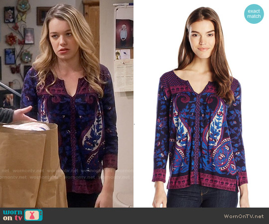 Lucky Brand Paisley Scarf Top worn by Violet Plunkett (Sadie Calvano) on Mom