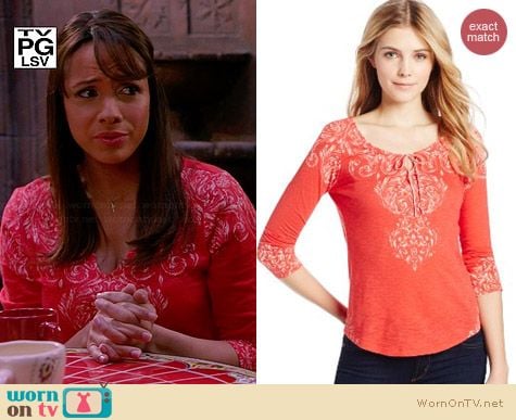 Lucky Brand Richmond Motif Tee worn by Dania Ramirez on Devious Maids