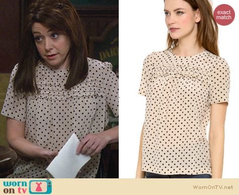 Madewell Scallop Ruffle Top in Dried Flax Dot worn by Alyson Hannigan on HIMYM