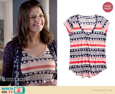 Madewell Shapeshift Daybreak Tee worn by Casey Wilson on Marry Me