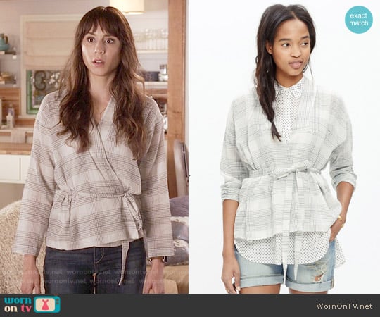 Madewell Tie-waist Wrap Shirt in Bleached Linen worn by Spencer Hastings (Troian Bellisario) on Pretty Little Liars